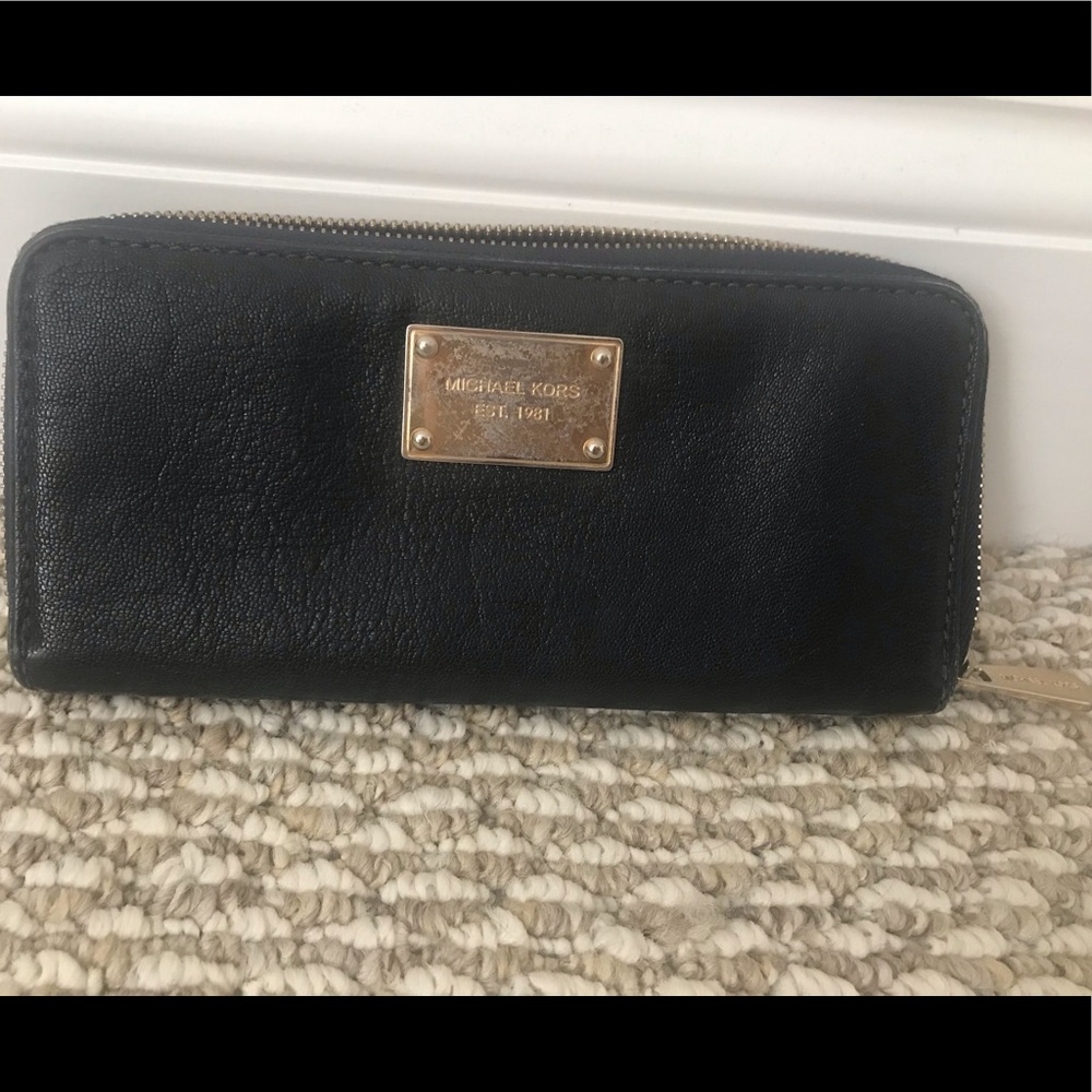 Michael Kors navy blue wallet w gold hardware ❤️❤️